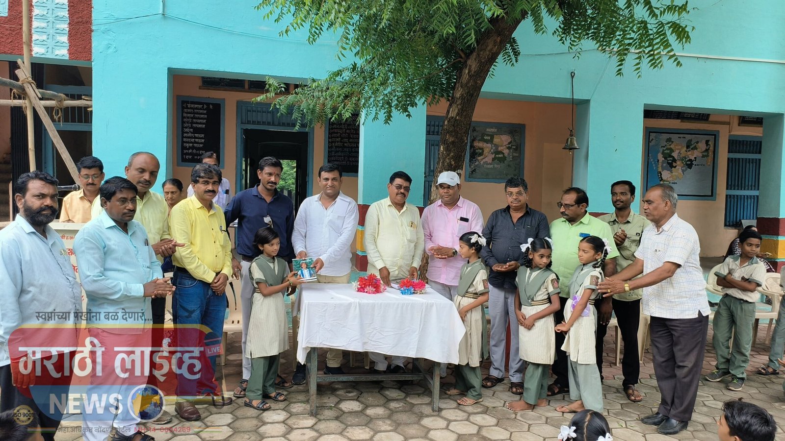 असोदा येथील सार्वजनिक विद्यालयात वह्या वाटप कार्यक्रम संपन्न