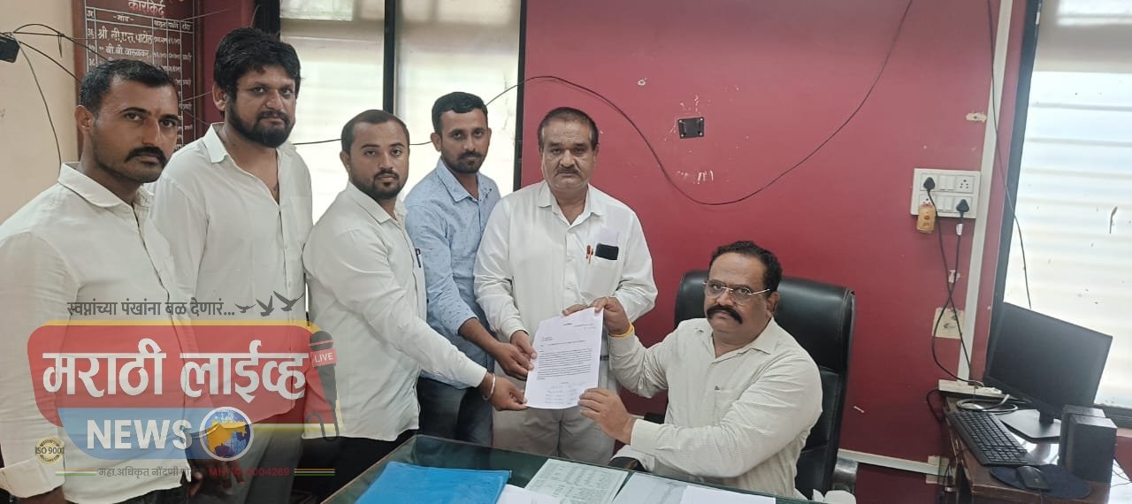 धनगर समाजातील गरीब व गरजू लाभार्थ्यांना घरकुल मिळावे.  अमळनेर तालुका धनगर समाजाच्या पदाधिकारी यांनी गटविकास अधिकारी किशोर शिंदे  यांना निवेदन