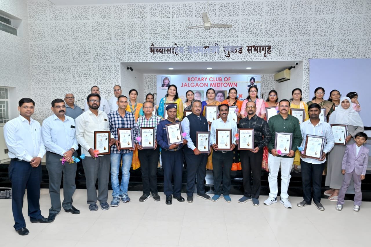 रोटरी क्लब ऑफ जळगाव मिडटाऊन तर्फे प्राचार्य, मुख्याध्यापक, शिक्षकांचा सत्कार