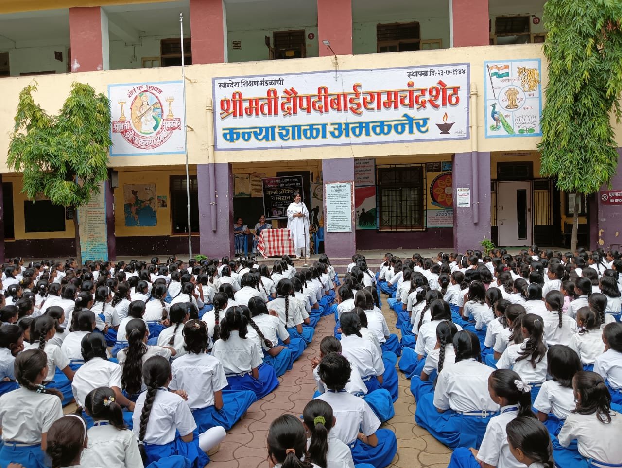 समाजातील विकृत प्रवृत्तींचा नाश करण्यास स्वतः खंबीर असणे आवश्यक एडवोकेट ललिता पाटील, श्रीमती. द्रो.रा. कन्या शाळेत जिजाऊ बहुउद्देशीय संस्था व फिनिक्स सोशल अवेअरनेस ग्रुप यांच्या संयुक्त विद्यमानाने कार्यक्रम संपन्न