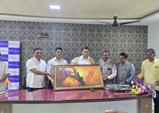 लोकशाहीच्या तीन स्तंभांना वळन देण्याचे काम पत्रकार करतो-अमित सानप  किशोर दादाच्या कार्यामध्ये प्रामाणिकता व सच्चाई असल्यामुळे आज पावसाला देखील हजेरी लावावी लागली- सचिन पाटील