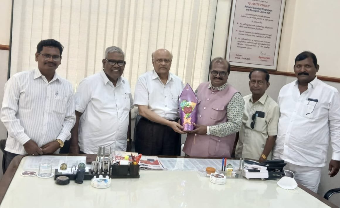 राजा माने यांची सोलापूरच्या* *अश्विनी हॉस्पिटलला सदिच्छा भेट*