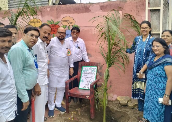 एक पेड माँ के नाम’ उपक्रमांतर्गत पाळधी शाळेत वृक्षारोपण कार्यक्रम*  *”झाडांचे संगोपन म्हणजे आईच्या आठवणींना जपणे”* – *पालकमंत्री गुलाबराव पाटील*