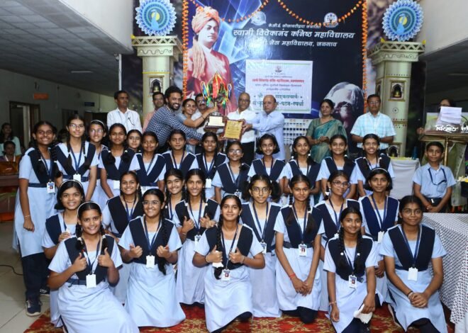 विश्व संस्कृत दिनानिमित्त आयोजित श्री.आद्य शंकराचार्य स्तोत्र पठण स्पर्धेत ब.गो.शानबाग विद्यालयाने पटकवला आनंदयात्री अण्णासाहेब डॉ.जी.डी.बेंडाळे फिरता चषक